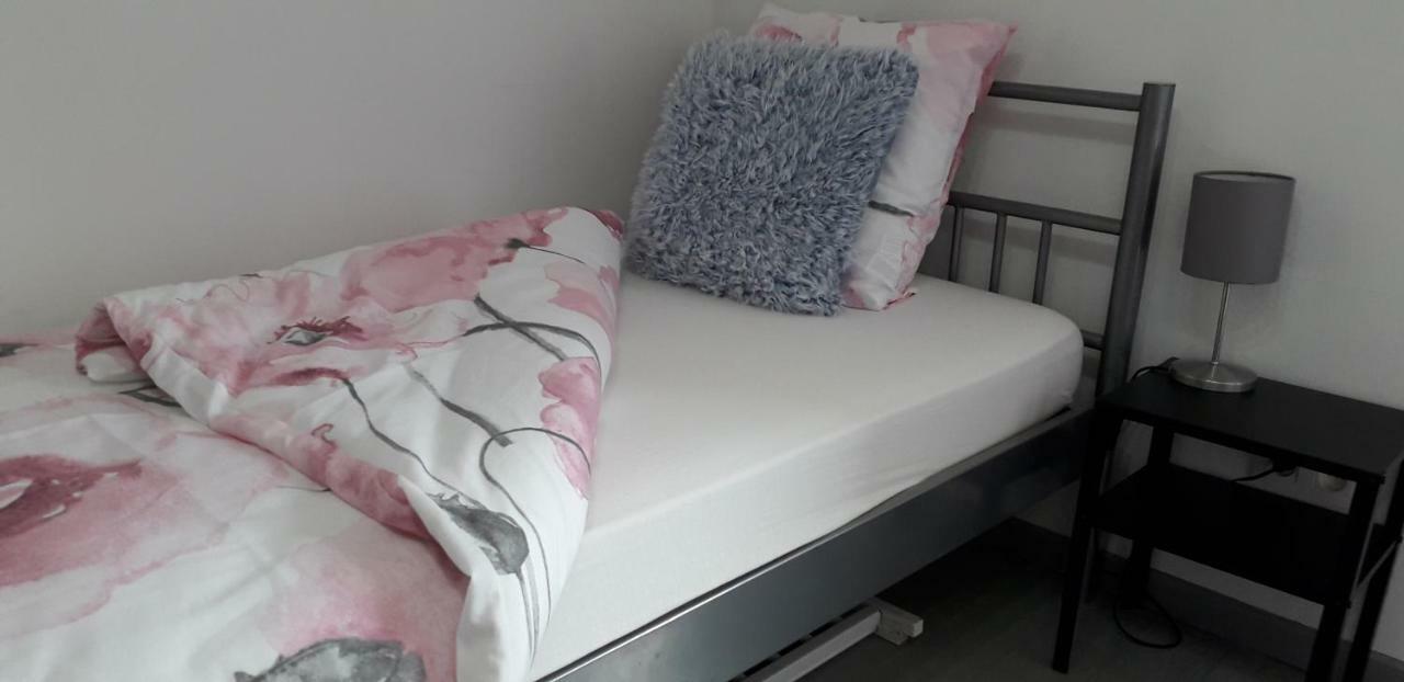 Au Chant Des Roches - Parking - Wifi - Terrasse - Chambres Familiales - Cerfontaine Esterno foto